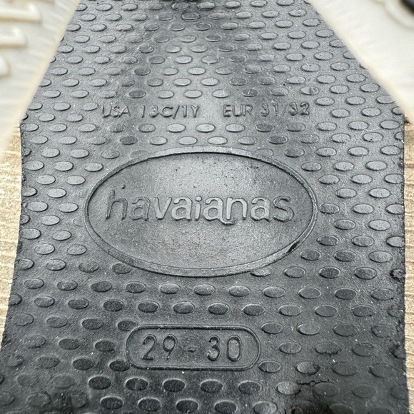 Pretty Embroidered Eyelet Dress with Havaianas Sandals - Picture 10 of 10